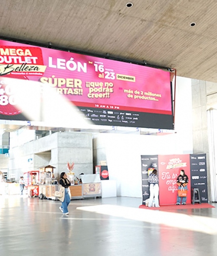 Mega Outlet de Belleza y Accesorios 2025 atrajo a miles en Poliforum León