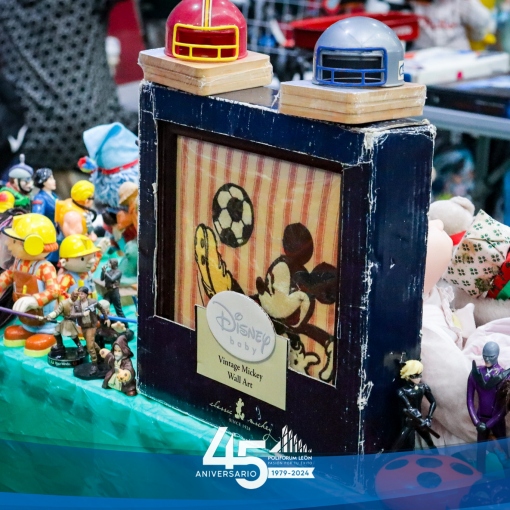 Nostalgia y Pasión en el Pabellón Retro del Festival de Verano 2024 en León